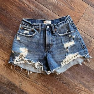 Abercrombie and Fitch boyfriend short mid rise size 24/00
